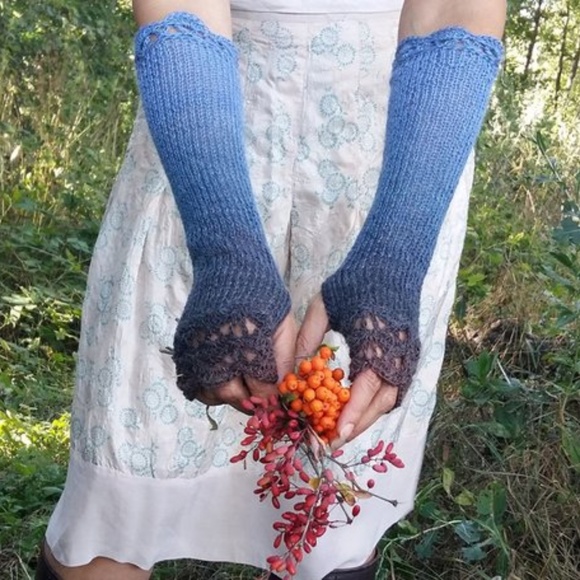Handknit  Fingerless Long Gloves blue to grey - Picture 4 of 5